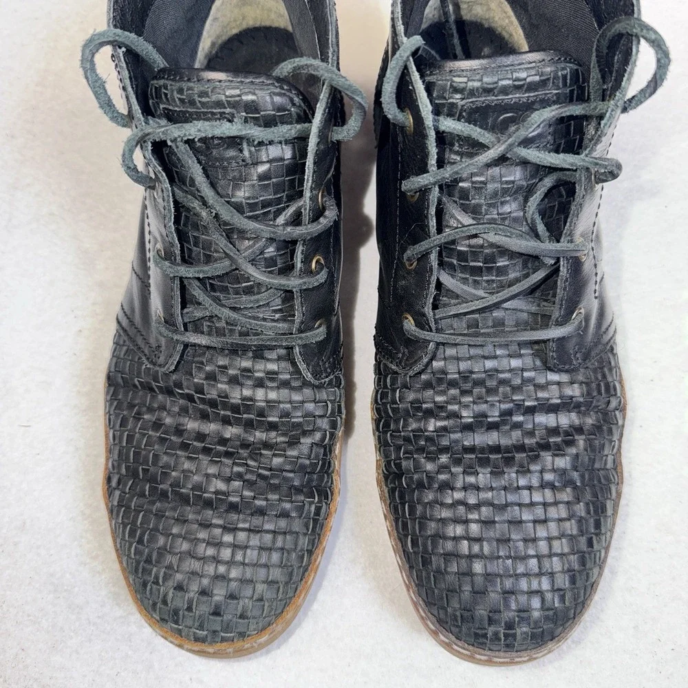 UGG Australia Mens 10 Black Woven Leather Chukka Boots Lace‎ Up Casual